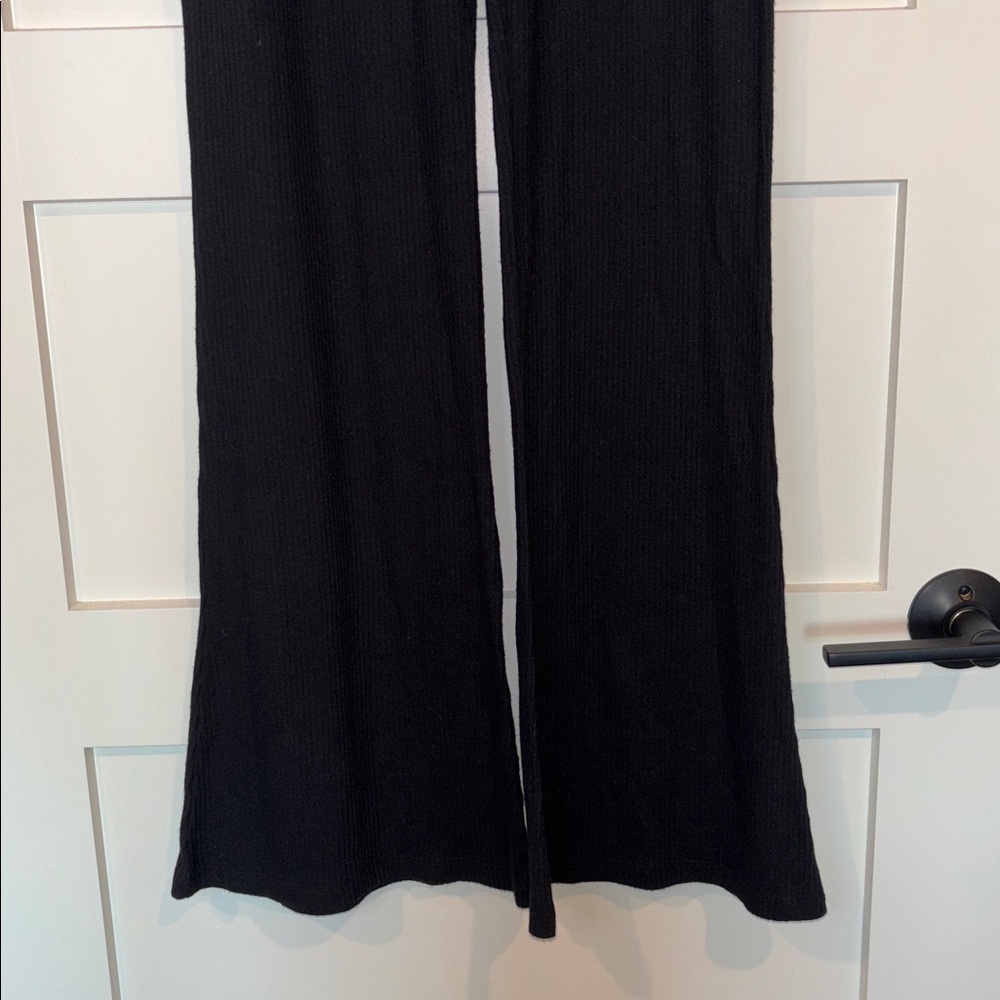 Colsie Ribbed Flare Leggings - Picture 4 of 9